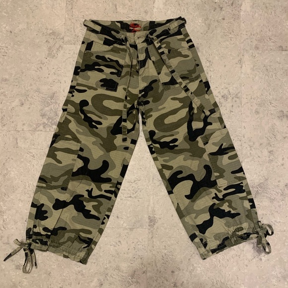 Capri Camo Pants! - Picture 1 of 5